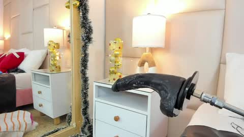 Antonia online show from January 6, 7:45 pm