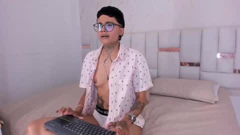 antony_d_ossa online show from April 19, 3:40 am