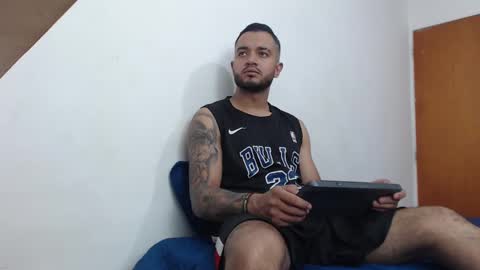 antony_smithh online show from February 5, 7:10 pm