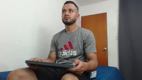 antony_smithh online show from February 5, 2:40 am