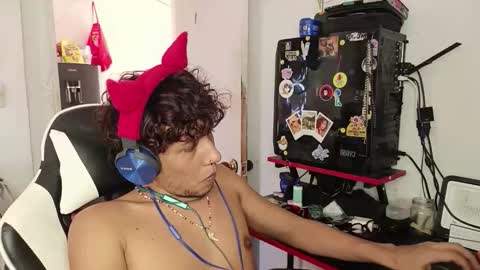 AnuarDHM online show from November 9, 6:10 pm