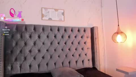 anya_belth online show from March 4, 8:28 pm