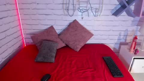 anya_shaffer online show from June 2, 1:18 am