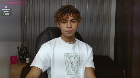 anyelotwink online show from March 31, 6:03 am