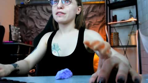 Snapshot of aphexqueen chatting on February 3, 4:10 pm APHEX QUEEN online show from February 3, 4:10 pm