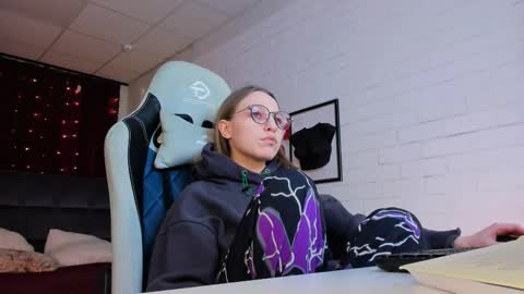 Snapshot of aphexqueen chatting on February 10, 8:21 pm APHEX QUEEN online show from February 10, 8:21 pm