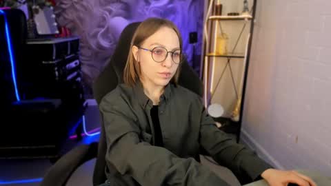 Snapshot of aphexqueen chatting on February 27, 9:07 am APHEX QUEEN online show from February 27, 9:07 am