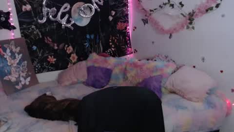 april_l6 online show from February 21, 10:35 pm