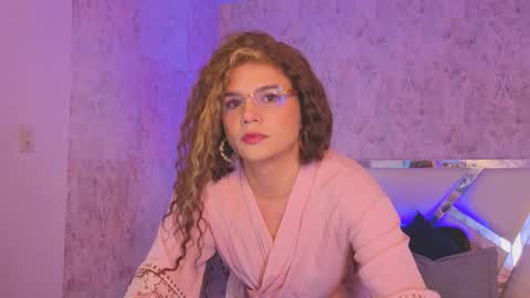 Isabella online show from June 3, 9:20 pm