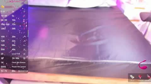 april_thompsonn online show from April 18, 7:07 pm