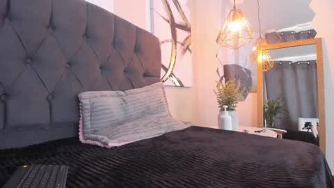 Cris online show from February 28, 3:59 pm