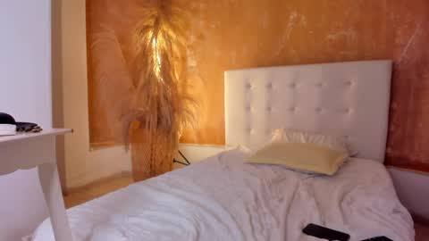 Snapshot of aprill_fox chatting on February 23, 10:49 am aprill_fox online show from February 23, 10:49 am