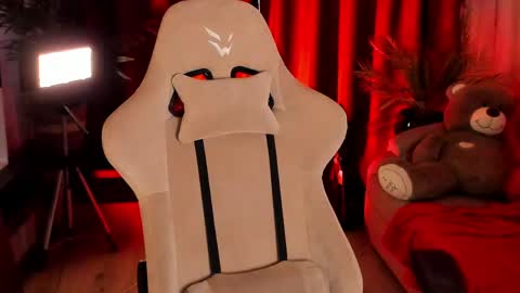 aprill_o_nill online show from April 12, 3:05 pm