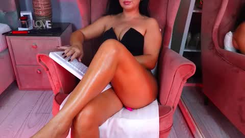 AQueenMonica online show from October 29, 8:20 pm