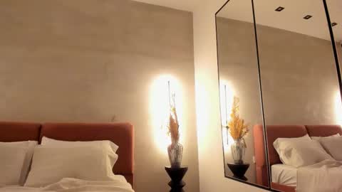  Ara Ferrer  online show from March 6, 9:25 pm