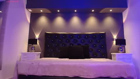 IGLondon mj2 online show from November 2, 8:09 pm