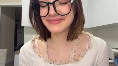 Caroline online show from April 11, 2:10 pm