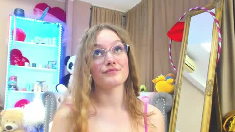 Ariel online show from March 28, 5:36 pm