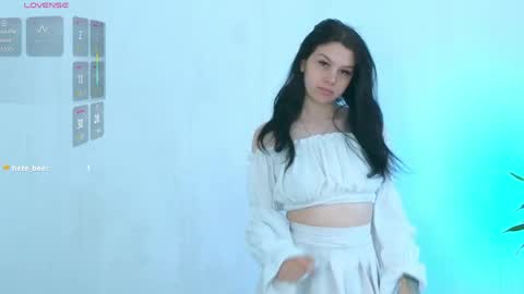 ari__anna online show from April 18, 9:55 am