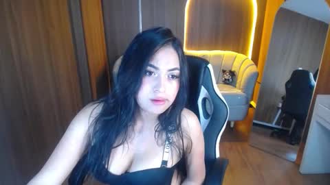 ari_lynn_b_ online show from October 22, 12:51 pm