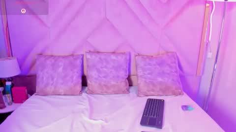 Aria Jones online show from September 18, 1:15 pm