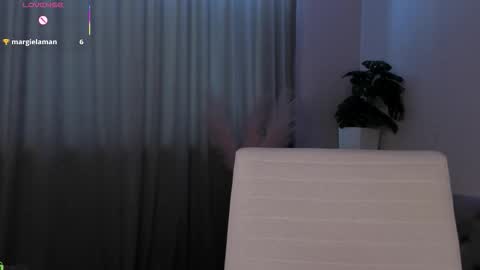 aria_mila online show from March 27, 8:26 am