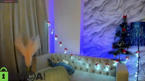 aria_mila online show from December 18, 11:16 am