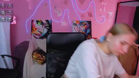 aria_voss_ online show from June 2, 6:04 am
