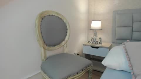 aria_walker_ online show from February 18, 11:54 am