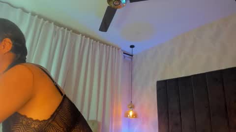 ariaa_vixen online show from November 27, 9:11 pm