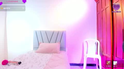 ariaana_ online show from March 9, 1:49 pm