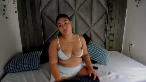 A R I A  B E N E T T  online show from July 10, 8:57 pm
