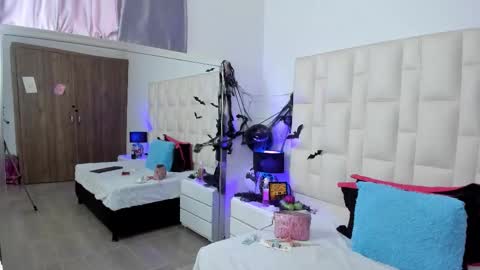  ariana  online show from October 18, 3:49 pm