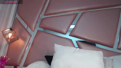 ariana_velvet online show from February 25, 12:25 am