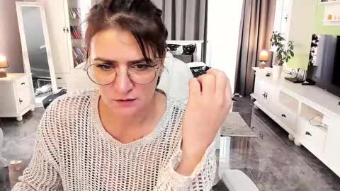 Ana online show from October 31, 9:21 am