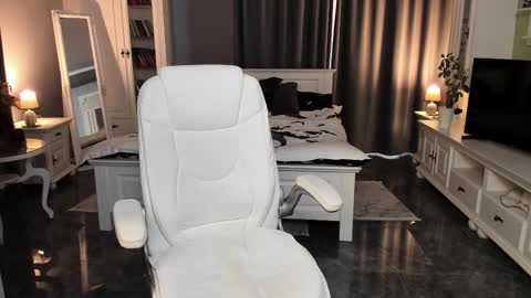 Ana online show from November 17, 1:35 pm