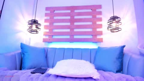 Ari  online show from September 18, 2:10 pm