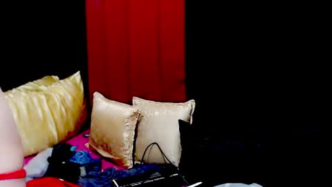 ARIANNE CUMS  online show from April 21, 6:15 pm