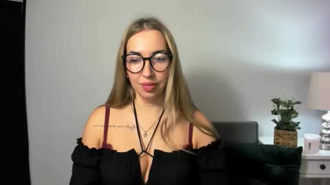 Aria online show from October 31, 5:13 pm