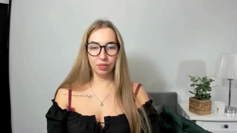 Aria online show from October 27, 4:18 pm