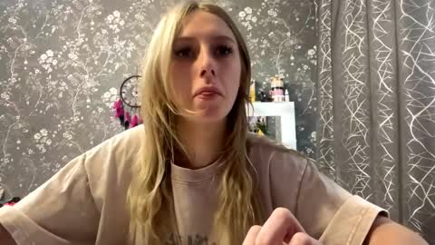 Alice online show from April 25, 9:55 am