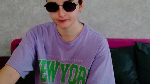 arielstonks_lovee online show from December 2, 5:04 am