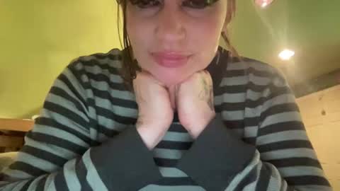 ariel  colin when hes here online show from March 24, 4:40 am