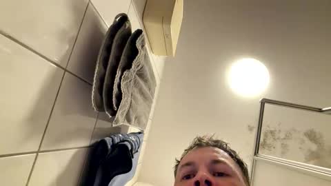 armyskater32 online show from March 15, 9:18 pm