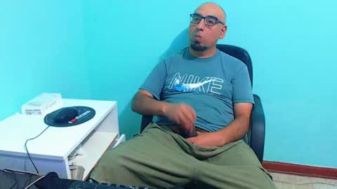 arnelux72 online show from March 10, 5:11 am