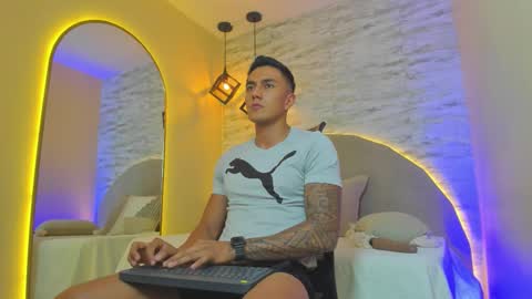 ARON BOLT online show from December 2, 2:21 am