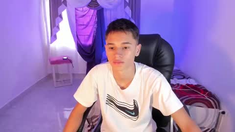 Aaron online show from September 15, 8:43 pm