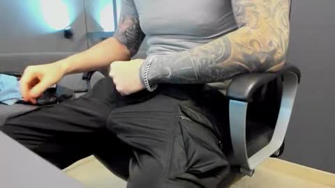 AronGrant online show from November 19, 11:31 am