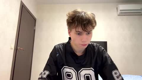 aronrodrigo online show from February 18, 10:47 pm