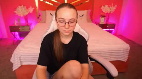 arrinawair online show from October 10, 8:20 am